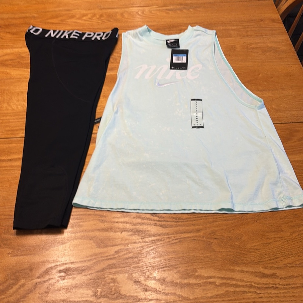 Nike women’s 3 Piece Set with Mint Green Nike Tank. The top is NWT. - Picture 6 of 14